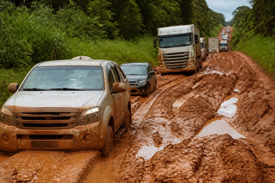 Estrada precária em MT transforma viagem de 1h30 em 6 horas