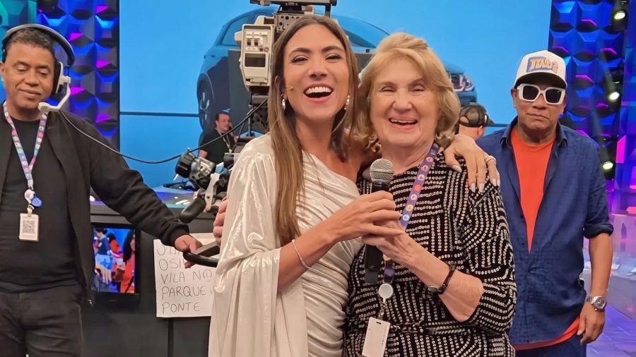 Sara Abravanel faz rara aparição no aniversário de 45 anos do SBT