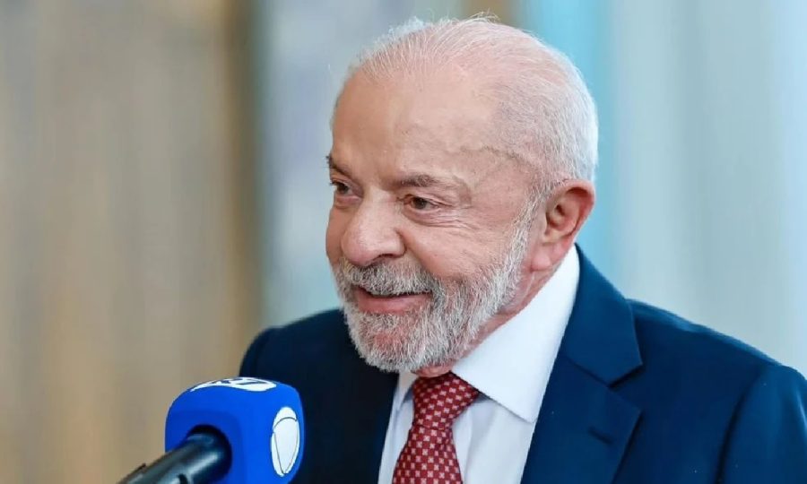 Record inova e entrevista Lula durante horário do debate da Band